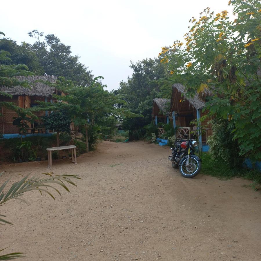 Hampi Nature Cottage ภายนอก รูปภาพ